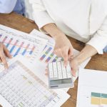 事業専従者控除の計算をするシーン