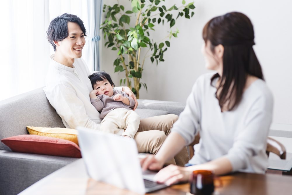 子育て支援を受けながら子育てをする夫婦