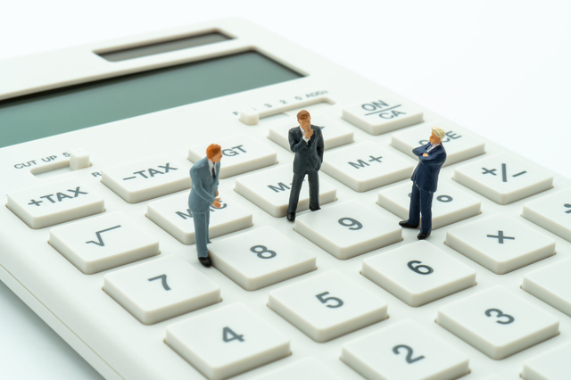 法人成りするのに必要な税理士費用は？報酬相場と相談のタイミングを解説