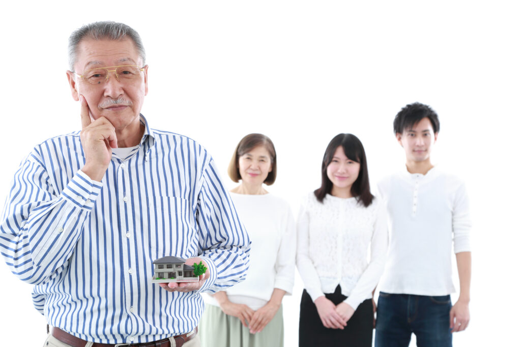 相続について考える男性