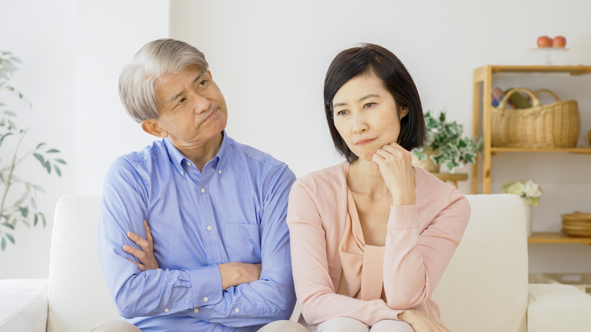 悩む夫婦