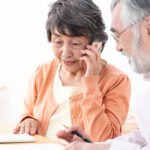 相続の相談をする夫婦