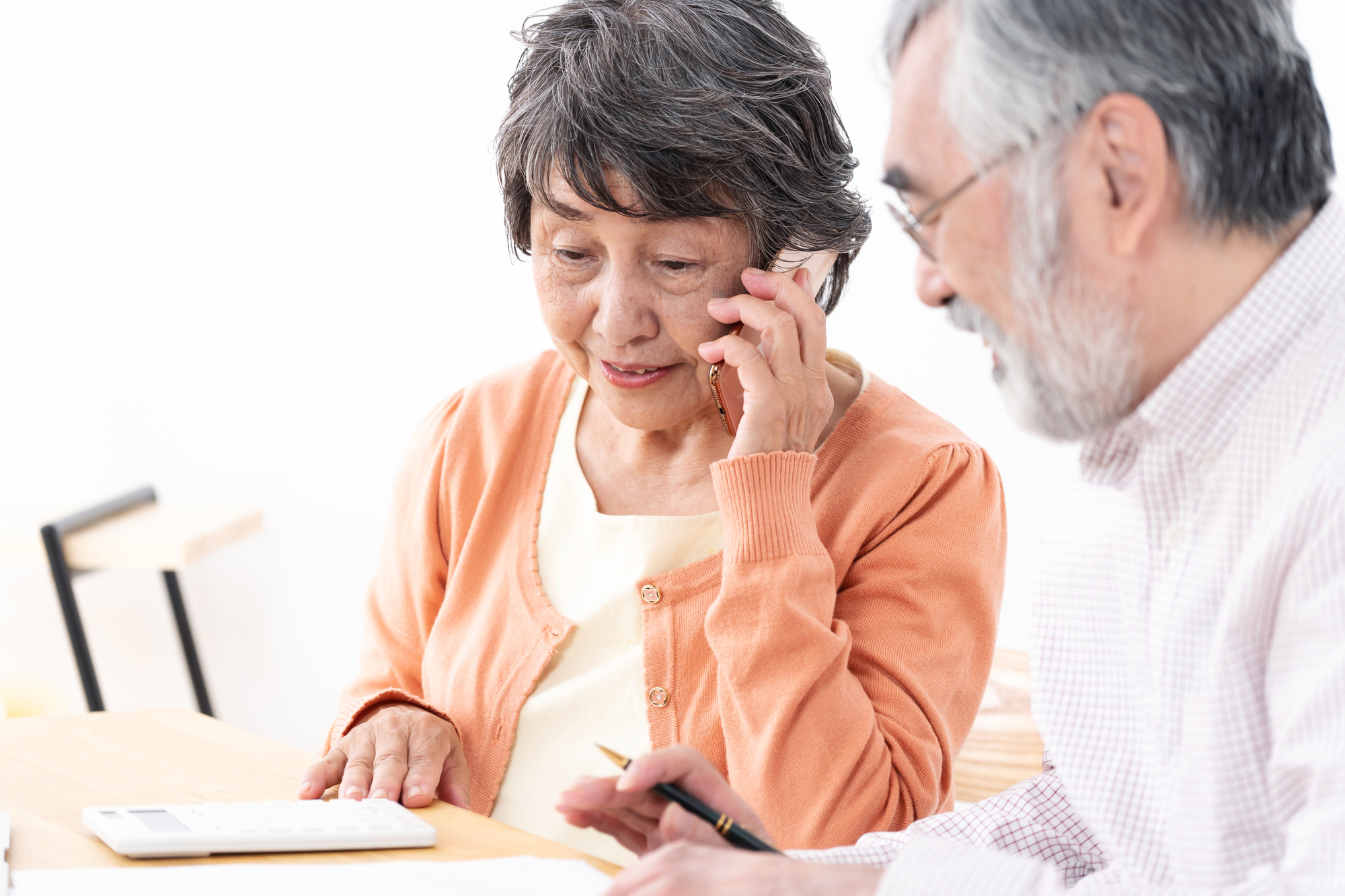 相続の相談をする夫婦