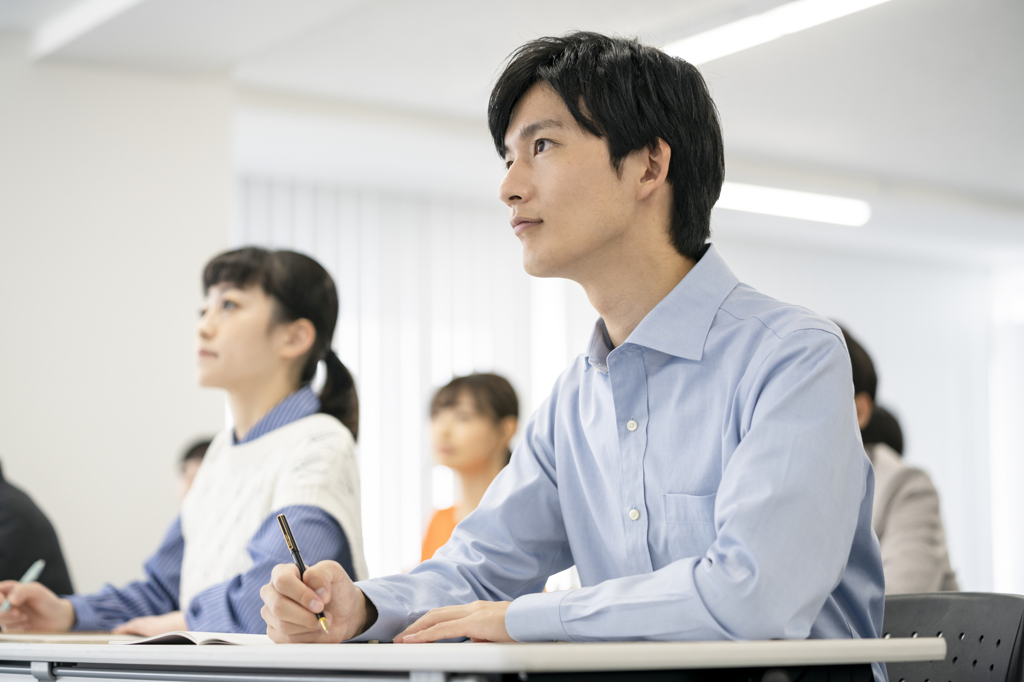 勉学にいそしむ学生